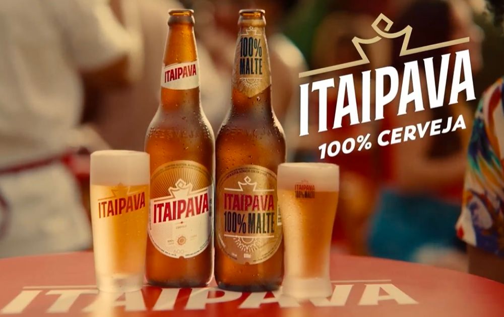 Imagem da propaganda da cerveja Itaipava com o slogan 100% cerveja